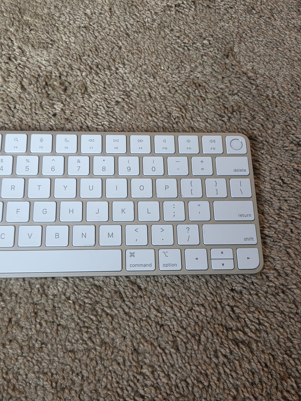 Apple Magic W/ Bluetooth Compact Keyboard - Picture 4 of 8